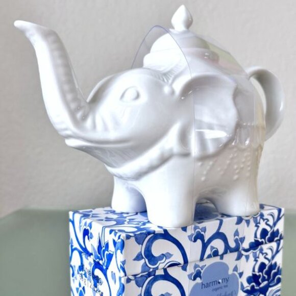 White Elephant Teapot w/ Blue Floral Tea Trunk 30 Organic Green White Tea Bags - Picture 2 of 6